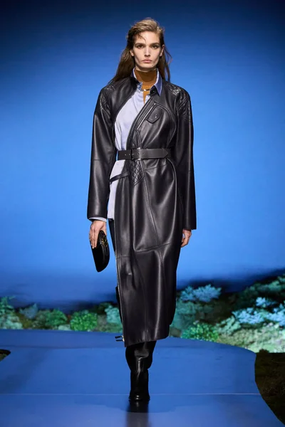 Look 2